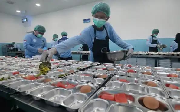 MBG Dikejar Dua Front: Gizi dan Sampah