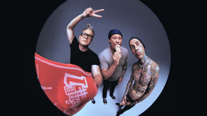 Tom DeLonge Kembali ke Blink 182, Minggu Ini Rilis Lagu Baru "Edging"