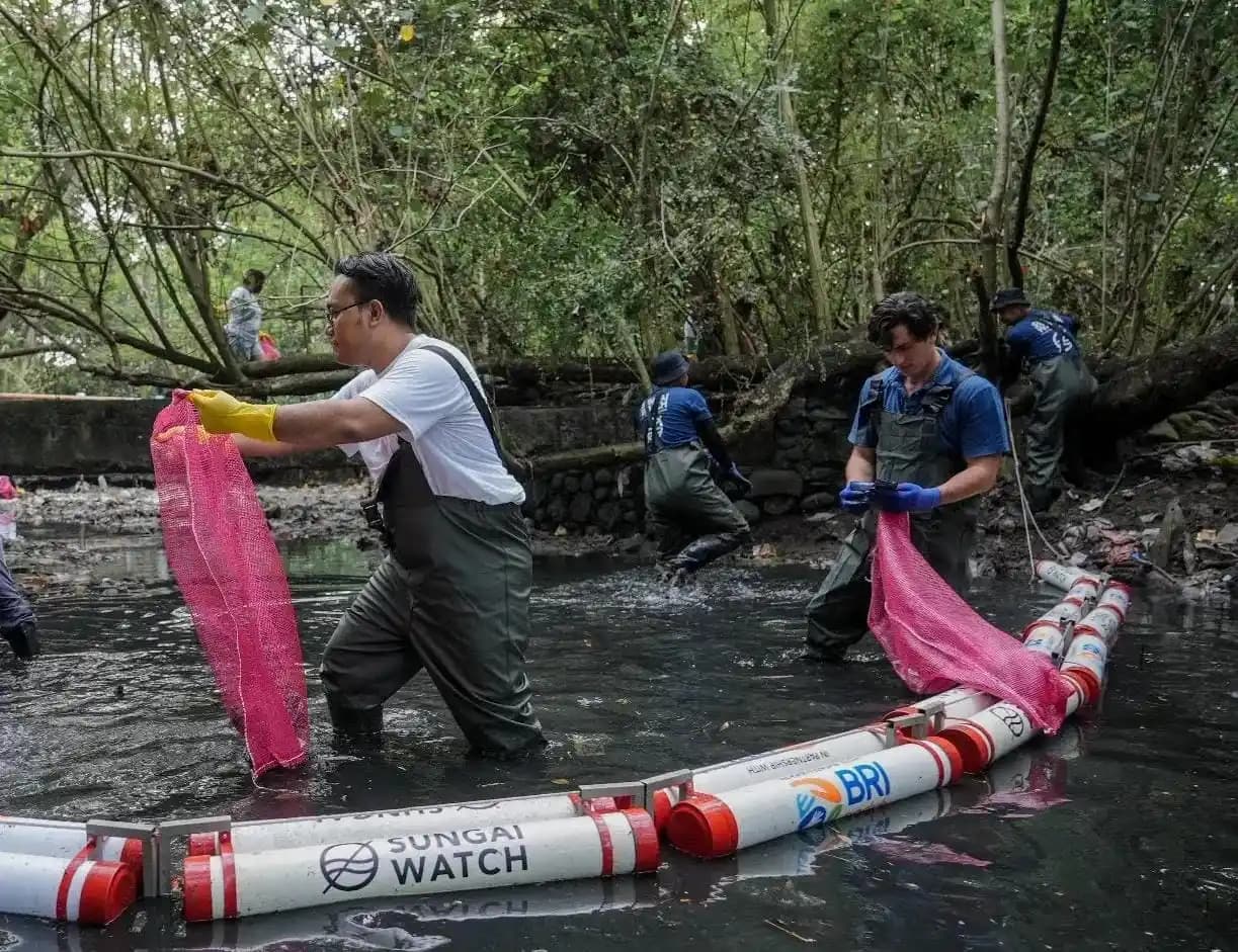 BRI Jaga Ekosistem Sungai Lewat Aksi Bersih-Bersih dan Edukasi Lingkungan