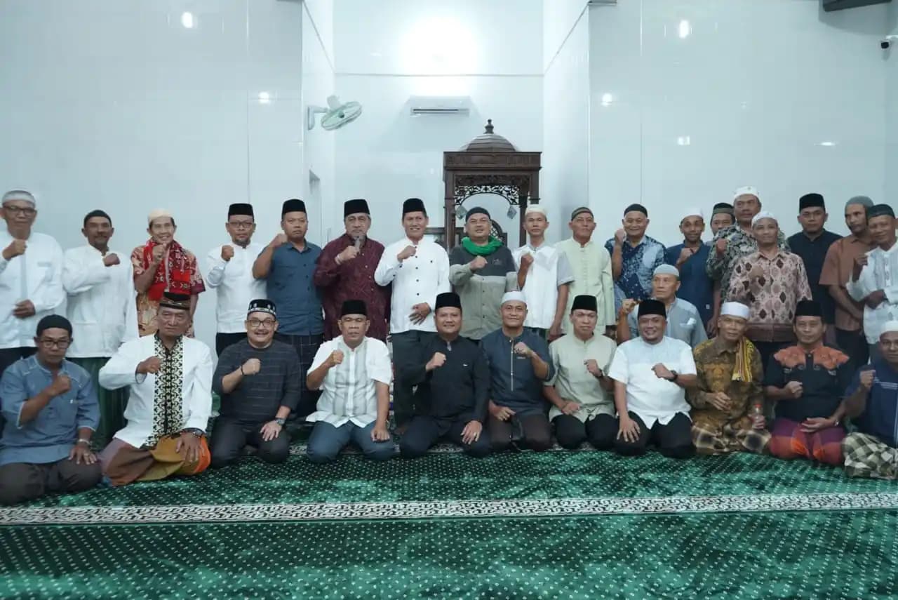 Bupati Asahan Taufik Zainal Abidin Siregar, mengunjungi Masjid Baiturahman Desa Perkebunan Sei Balai Kecamatan Meranti