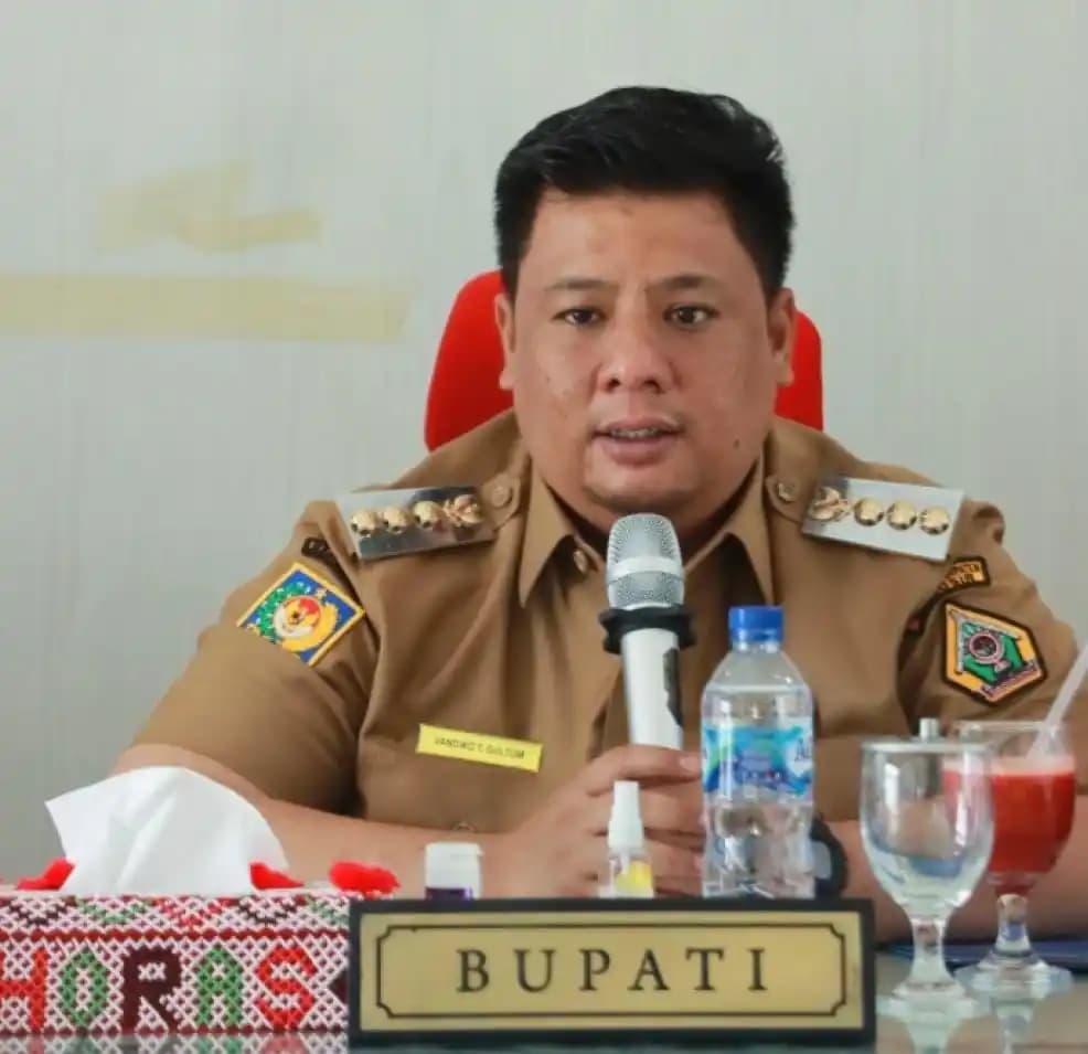 Bupati Samosir, Vandiko Timotius Gultom