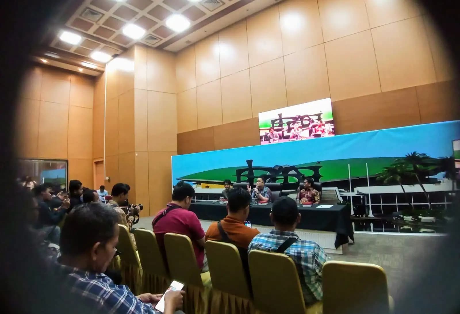 Suasana diskusi dialetika demokrasi (Foto: Dok MI/Jiani)
