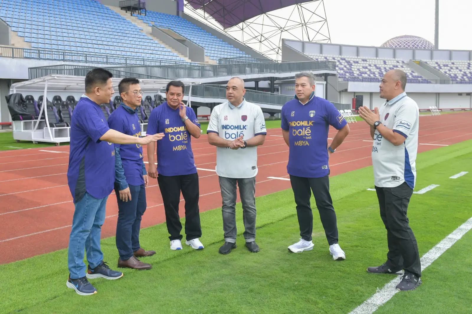 peluncuran jersey baru Persita Tangerang berlogo Bale by BTN di kawasan Indomilk Arena Sport Center, Kelapa Dua, Tangerang, Minggu (27/7/25).