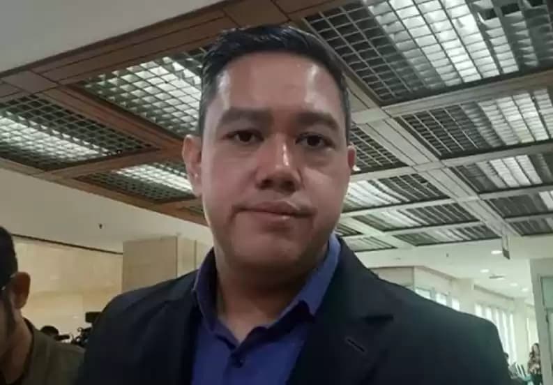 Dave Akbarshah Firkano