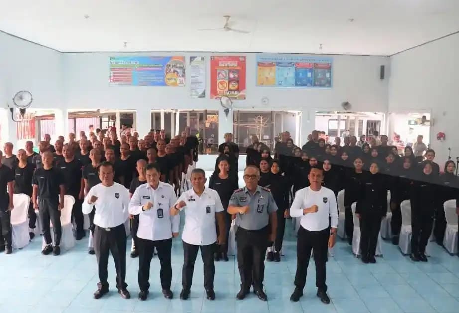 Direktur Teknologi Informasi dan Kerja Sama Ditjenpas, Kakanwil Ditjenpas Jambi bersama para pejabat dan CPNS