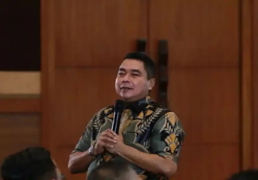 Direktur Utama PT Rajawali Nusindo, Iskak Putra