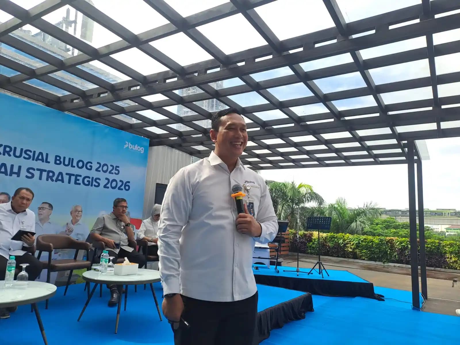 Dirut Perum BULOG Letjen TNI (Purn) Ahmad Rizal Ramdhani beberkan capaian tahun 2025. (Foto. Rizal Siregar)