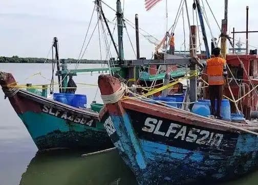 Dua Kapal Ikan Berbendera Malaysia Ditangkap di Selat Malaka