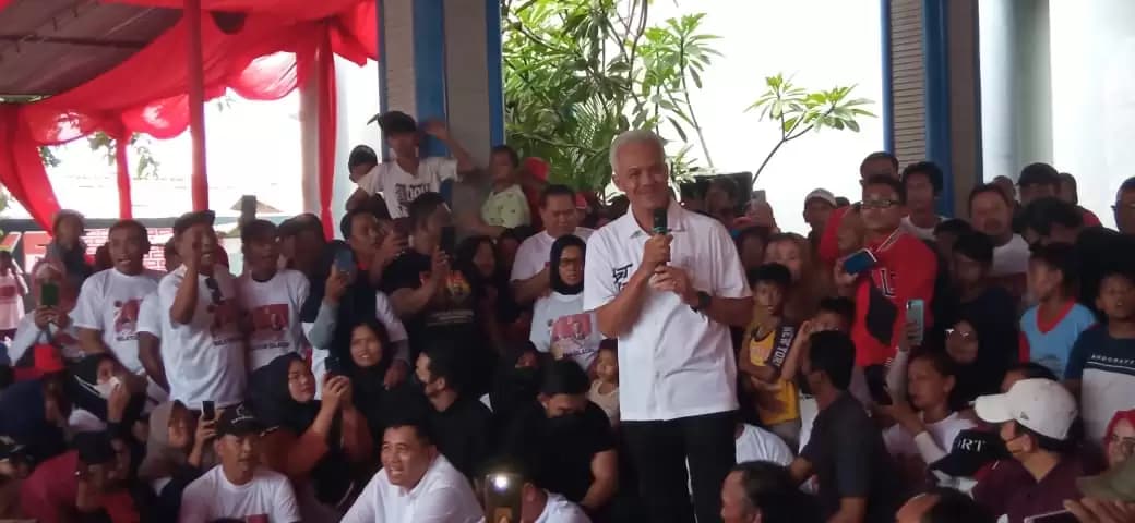 Ke Cilacap, Ganjar Dorong Kemudahan Aturan untuk Nelayan
