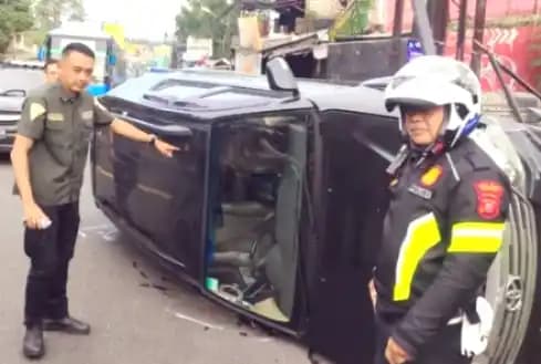 Fortuner Nyungsep di Puncak