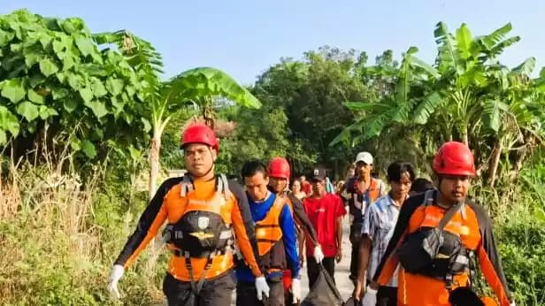Foto Basarnas Palembang, Sumatera Selatan menemukan wanita paruh baya