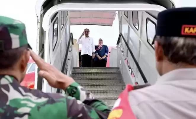 Foto Jokowi di Pesawat