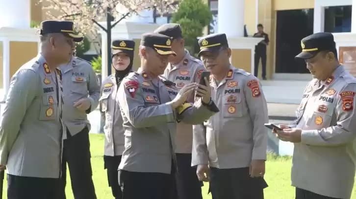 Foto Kapolres OKU AKBP Imam Zamroni memimpin razia telepon genggam
