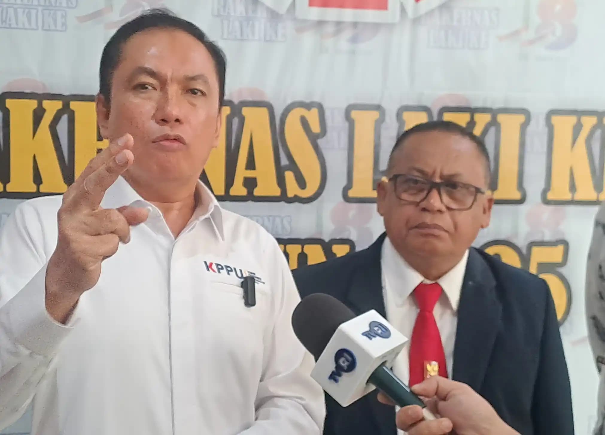 Foto: Ketua Komisi Pengawas Persaingan Usaha (KPPU) M. Fanshurullah Asa didampingi Ketua Umum DPP LAKI Burhanudin Abdullah. (Foto: Rizal)