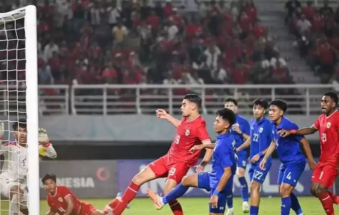 Foto Pemain Timnas Indonesia Bobol Gawang Thailand