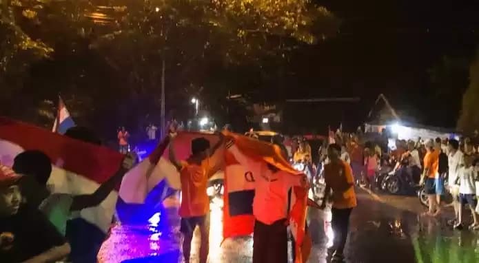 Foto Pengemar Belanda aksi Konvoi