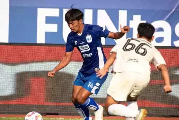 Foto Pesepak bola PSIS Semarang Riyan Ardiansyah