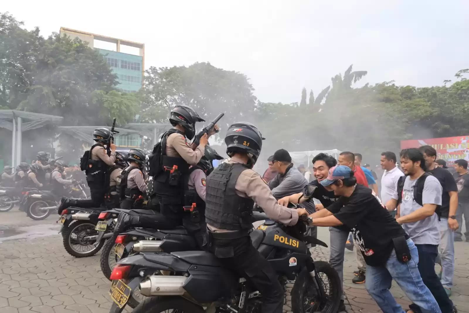 Foto Simulasi Pengamanan Pilkada Kota Bekasi November 2024