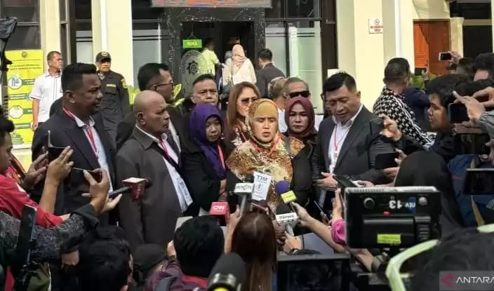 Foto Tim kuasa hukum Pegi Setiawan saat hadir dalam sidang praperadilan