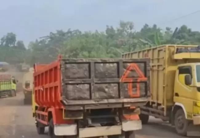 Foto Truk Batu bara