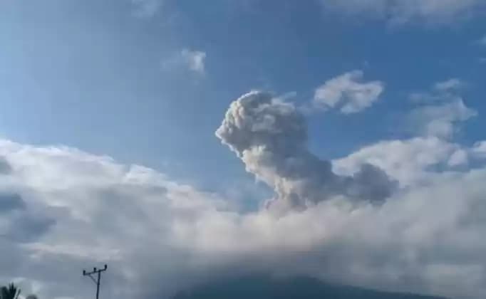 Foto Visual erupsi Gunung Lewotobi