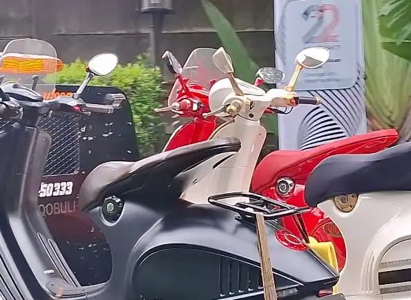 Geledah Rumah Eks Dirut PGN, KPK Sita 3 Vespa Senilai Rp1,5 M Dititip Wapres Komisaris PT Green Land Utama Development Dwi Wahyudi