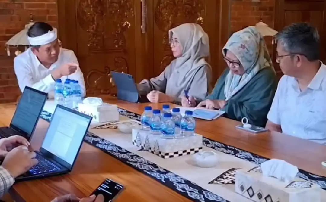 Gubernur Jabar terpilih, Dedi Mulyadi saat mengadakan pertemuan dengan Kepala Kadis ESDM Provinsi Jabar