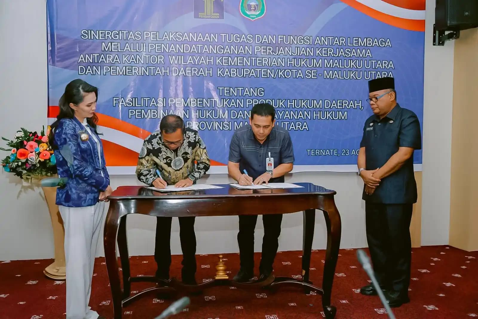 Gubernur Sherly Tjoanda bersama Sekda Samsuddin Abdul Kadir