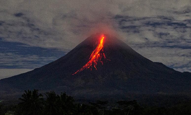 Gunung Merapi Keluarkan Guguran Lava Pijar Sebanyak 35 Kali