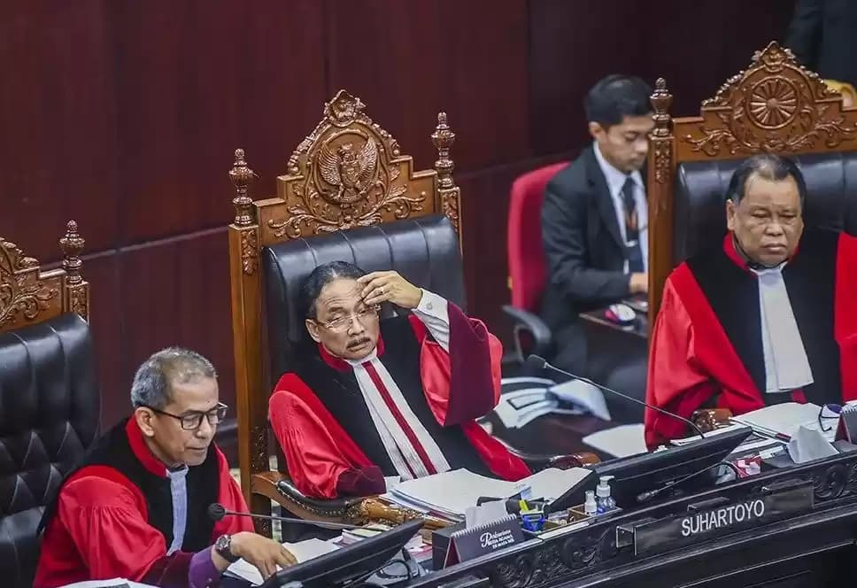 Hakim MK Tolak Gugatan Anies dan Ganjar