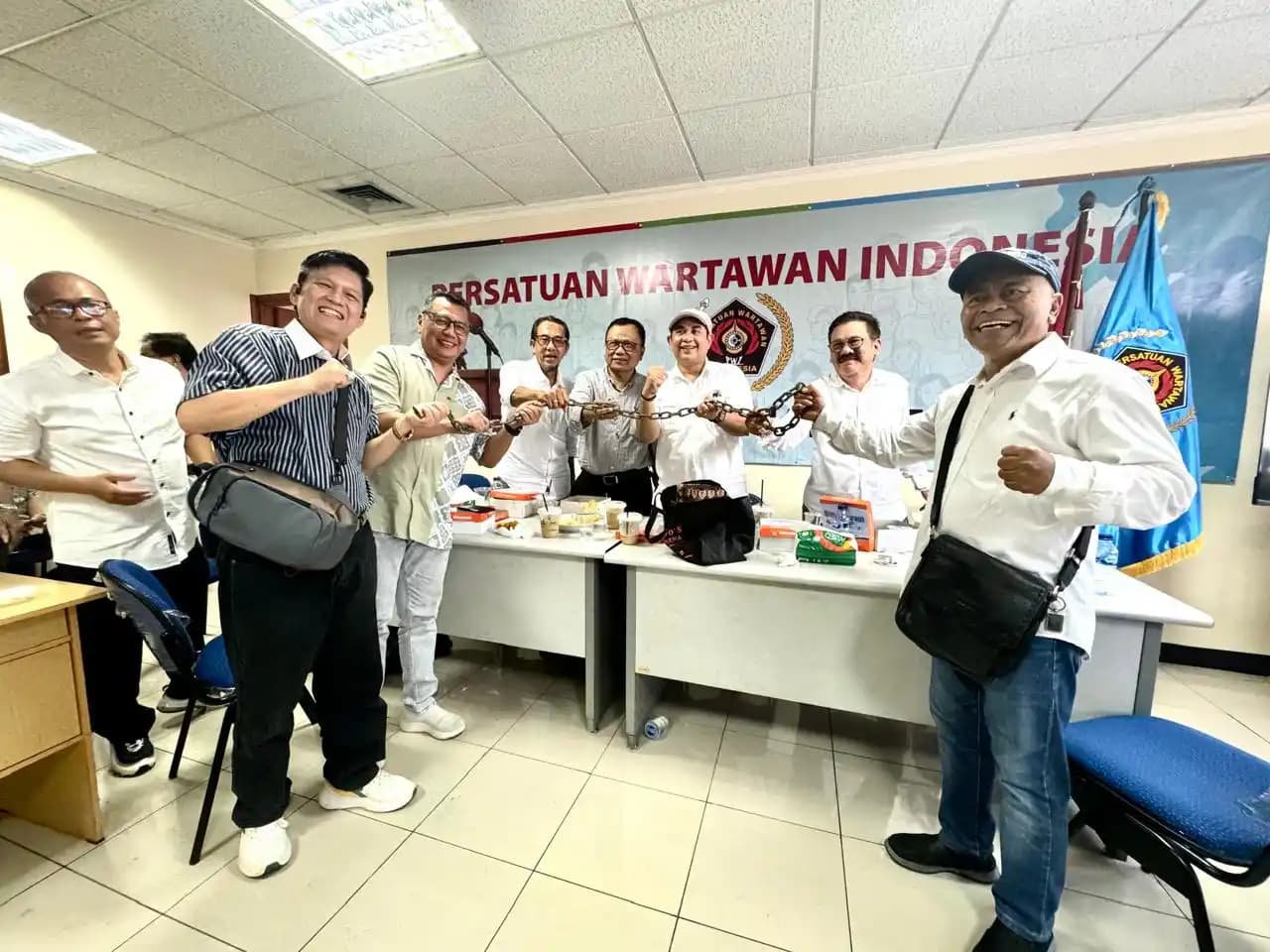 Hendry Ch Bangung Melawan
