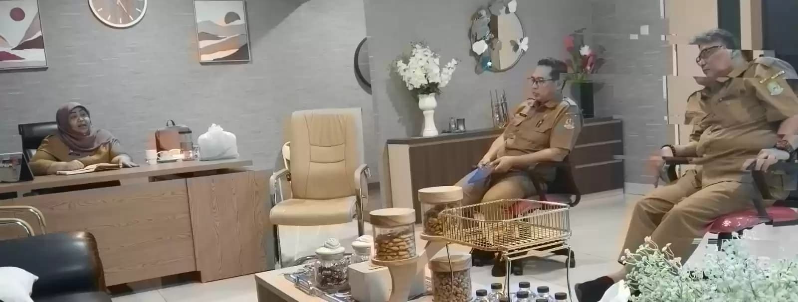 Iis Wisnyuwati didampingi Para Inspektur Pembantu