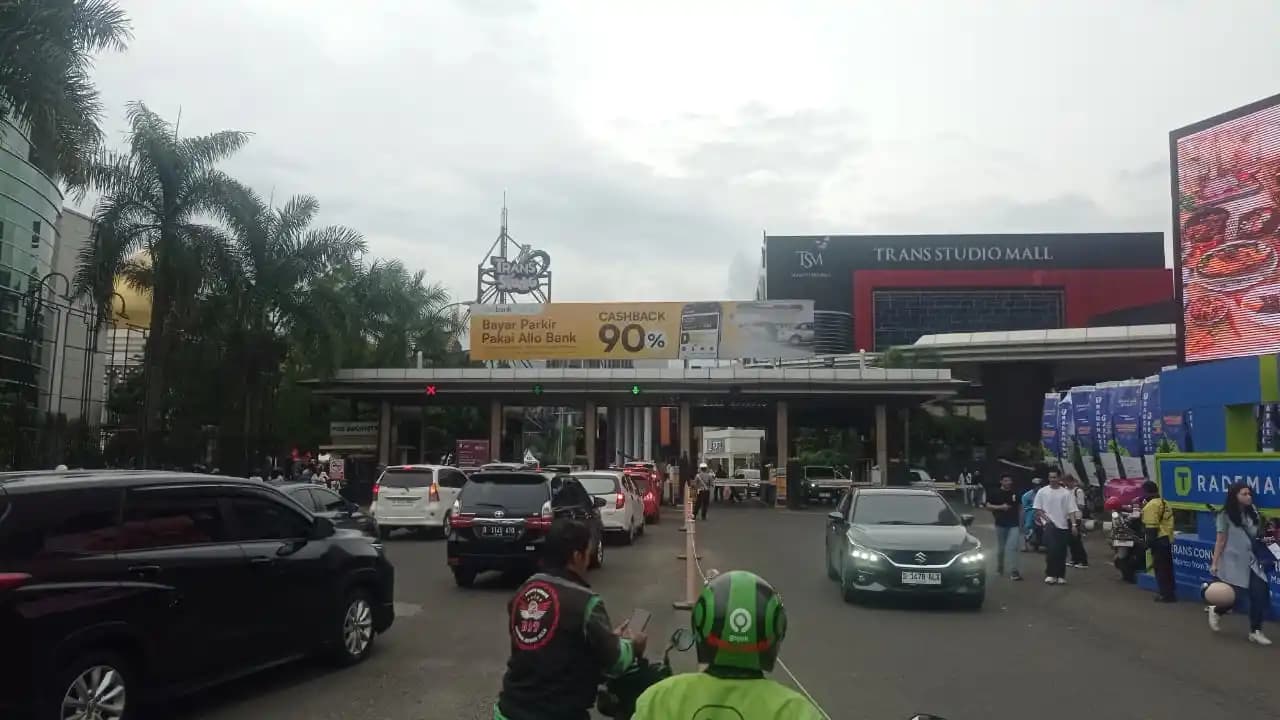 Jelang Lebaran, Pusat Berbelanja di Bandung Mulai Diserbu Warga