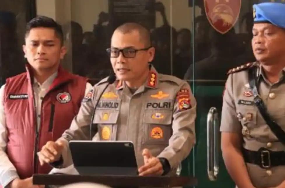Kabid Humas Polda NTB Kombes Pol Muhammad Kholid (Tengah)