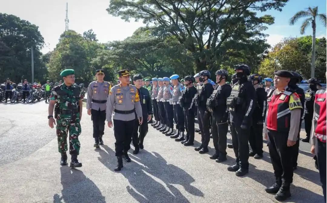 Kapolrestabes Bandung, Kombes Pol Budi Sartono pimpin apel gelar pasukan Operasi Ketupat Lodaya 2025