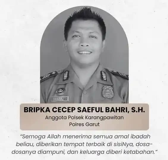 Kapolri memberikan kenaikan pangkat kepada Bripka Cecep yang gugur dalam tugas
