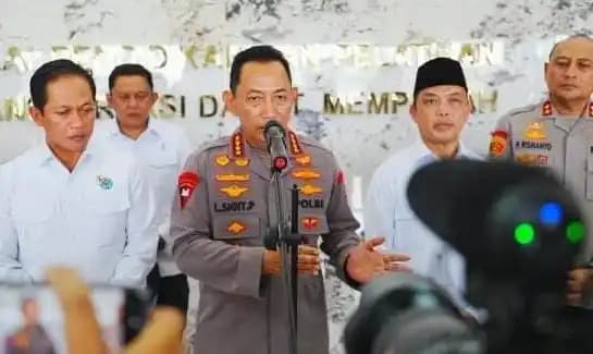 Kapolri Meninjau Penanganan Karhutla di Kalbar