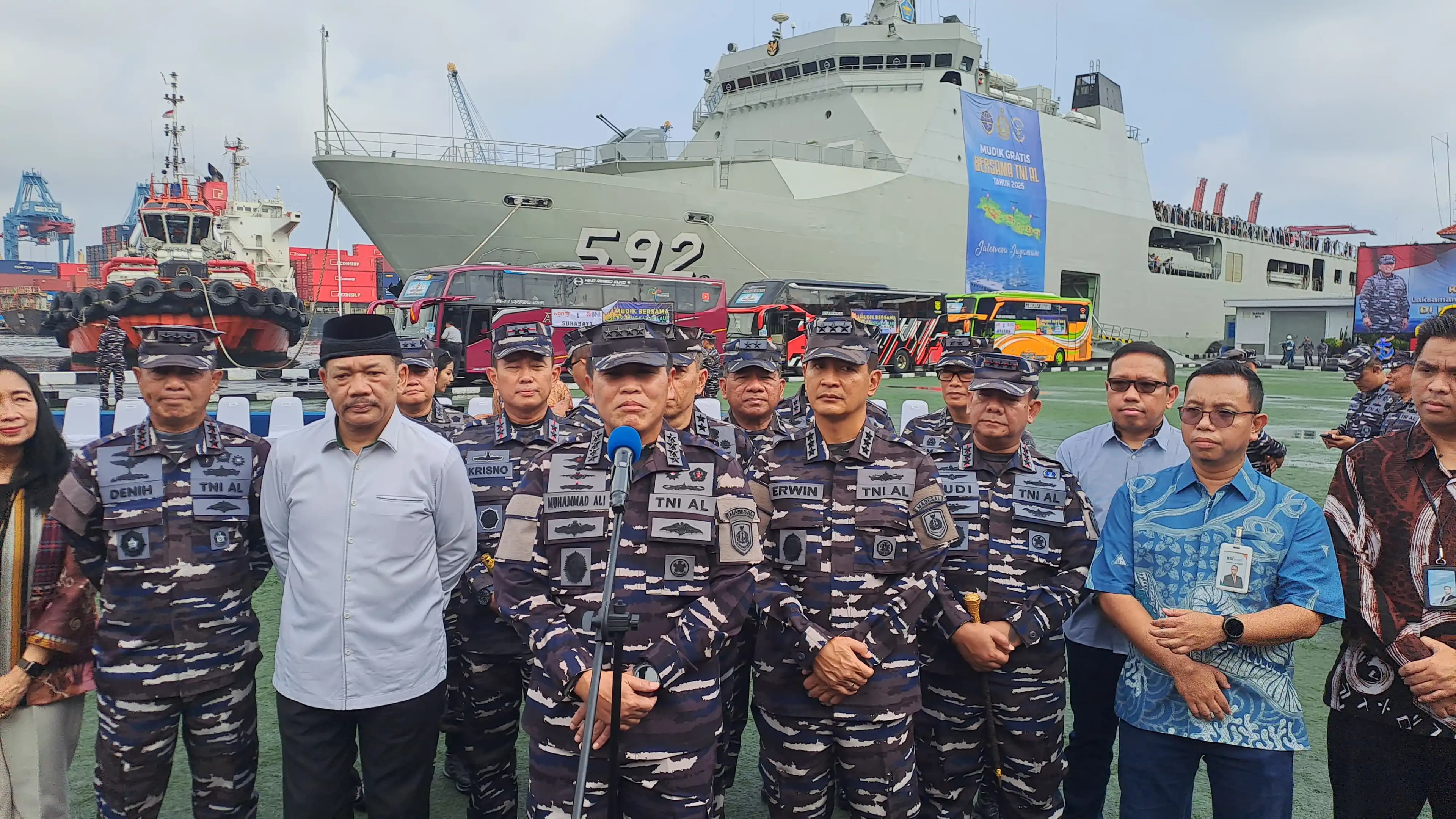 Kasal Laksamana Muhammad Ali di dermaga Kolinlamil, Jakarta Utara