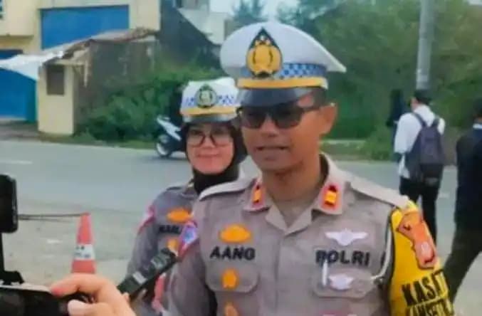 Kasatlantas Polres Garut, Iptu Aang Andi Suhandi didampingi Kanit Kamsel, Ipda Marlina