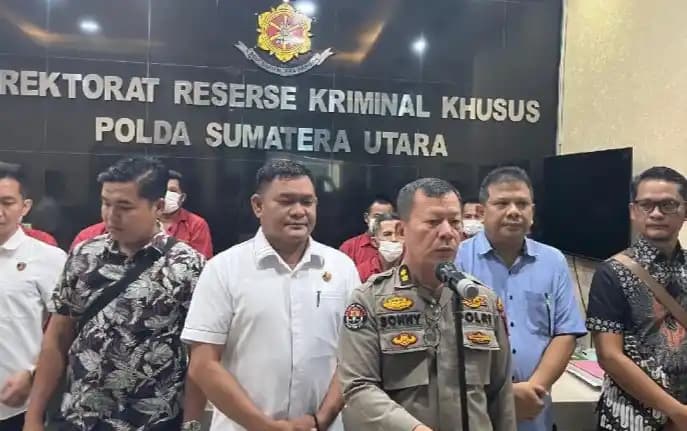 Kasubbid Penmas Polda Sumut AKBP Sonny Wilfrid Siregar memberikan keterangan di Medan