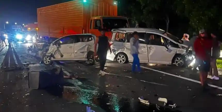 Kecelakaan beruntun terjadi di Jalan Tol Cipularang KM 93 arah Jakarta pada Kamis (5/3/2026)