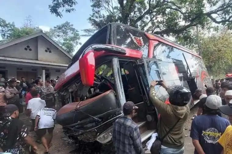 Kecelakaan bus di lereng Gunung Bromo, Kabupaten Probolinggo, Jawa Timur