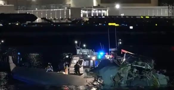Kecelakaan Pesawat American Airlines dan Helikopter Black Hawk