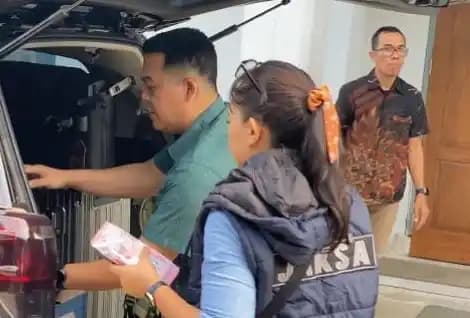 Kejagung Angkut Berkas Kasus Tambang Usai Geledah Kantor Dishut Sultra