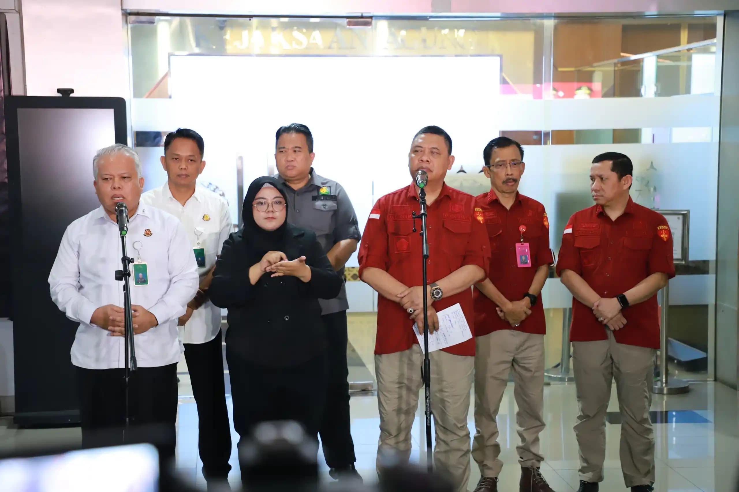 Kejagung Tetapkan 3 Hakim yang Bebaskan Ronald Tannur dan Seorang Pengacara sebagai Tersangka Suap