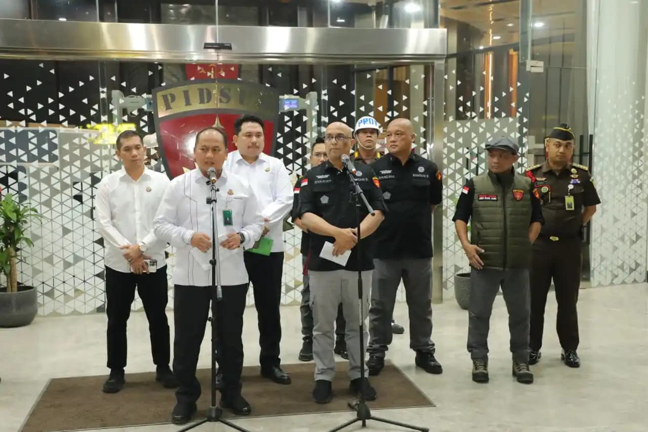 Kejaksaan Agung menetapkan 11 tersangka dalam kasus dugaan korupsi manipulasi ekspor Crude Palm Oil (CPO) yang disamarkan sebagai limbah Palm Oil Mill Effluent (POME) periode 2022–2024. (Foto: Dok Ist)