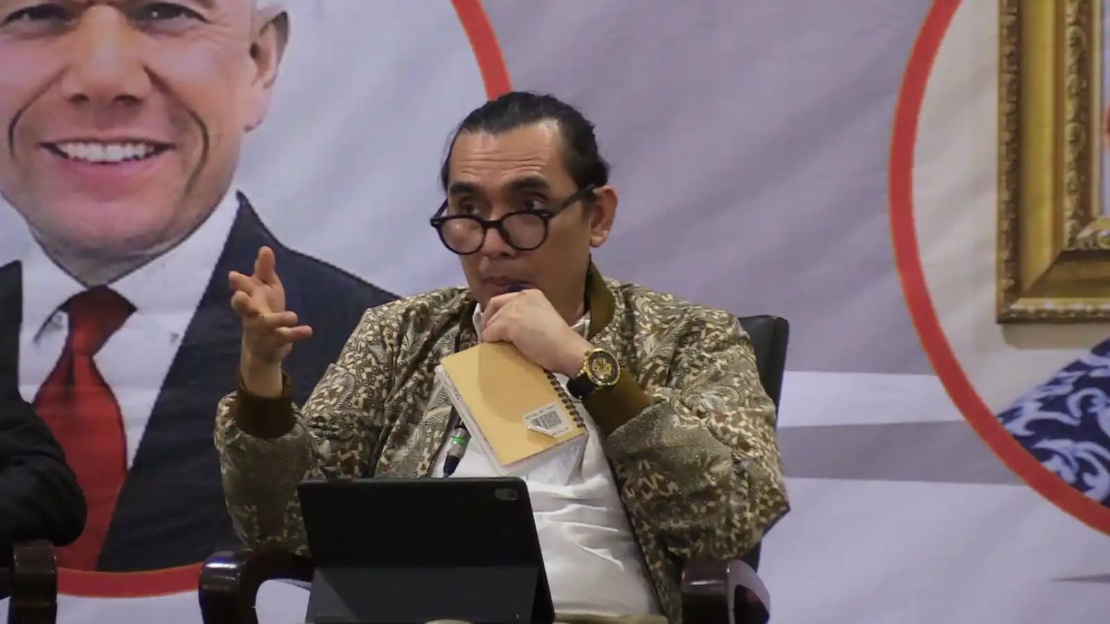 Kejari Jaksel Didesak Jemput Paksa Silfester Matutina