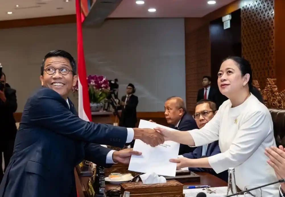 Ketua DPR RI Puan Maharani menyampaikan, surat permohonan pertimbangan dari Presiden Prabowo Subianto terkait usulan calon dubes telah dibacakan dalam Rapat Paripurna DPR RI. (Foto. Rizal)