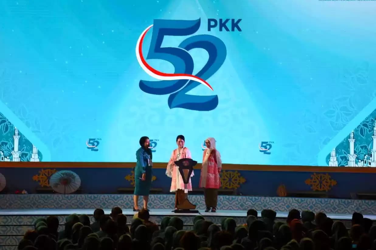 Ketua Umum TP PKK, Tri Suswati Tito Karnavian saat memberikan sambutan malam puncak perayaan HKG PKK ke-52 tingkat nasional di Pamedan Pura Mangkunegara Kota Solo, Kamis (16/5/2024).