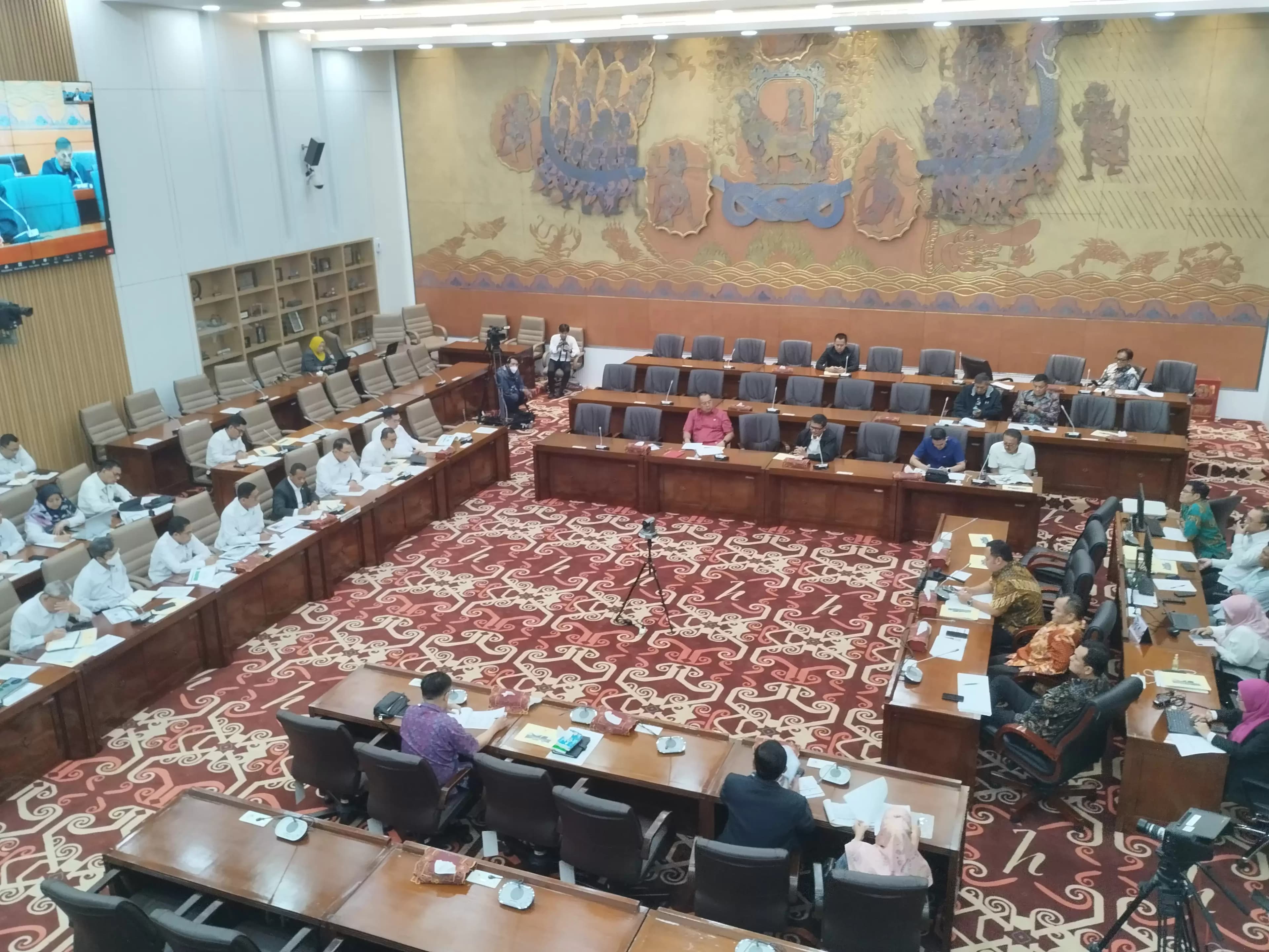 Komisi VI DPR RI Gelar Rapat Kerja Bersama Menteri Investasi (Foto: MI/Dhanis)